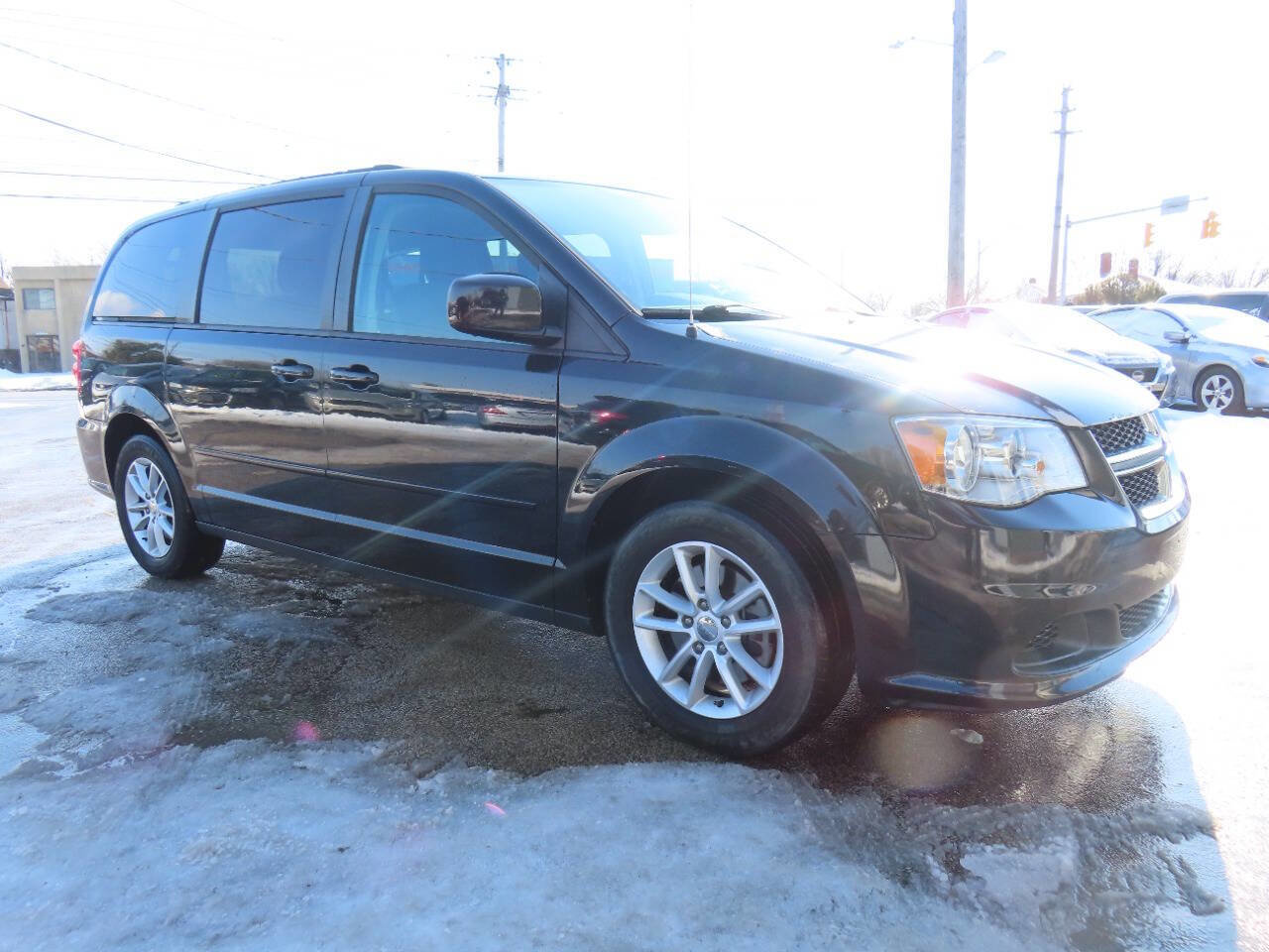 Used 2016 Dodge Grand Caravan SXT image 1