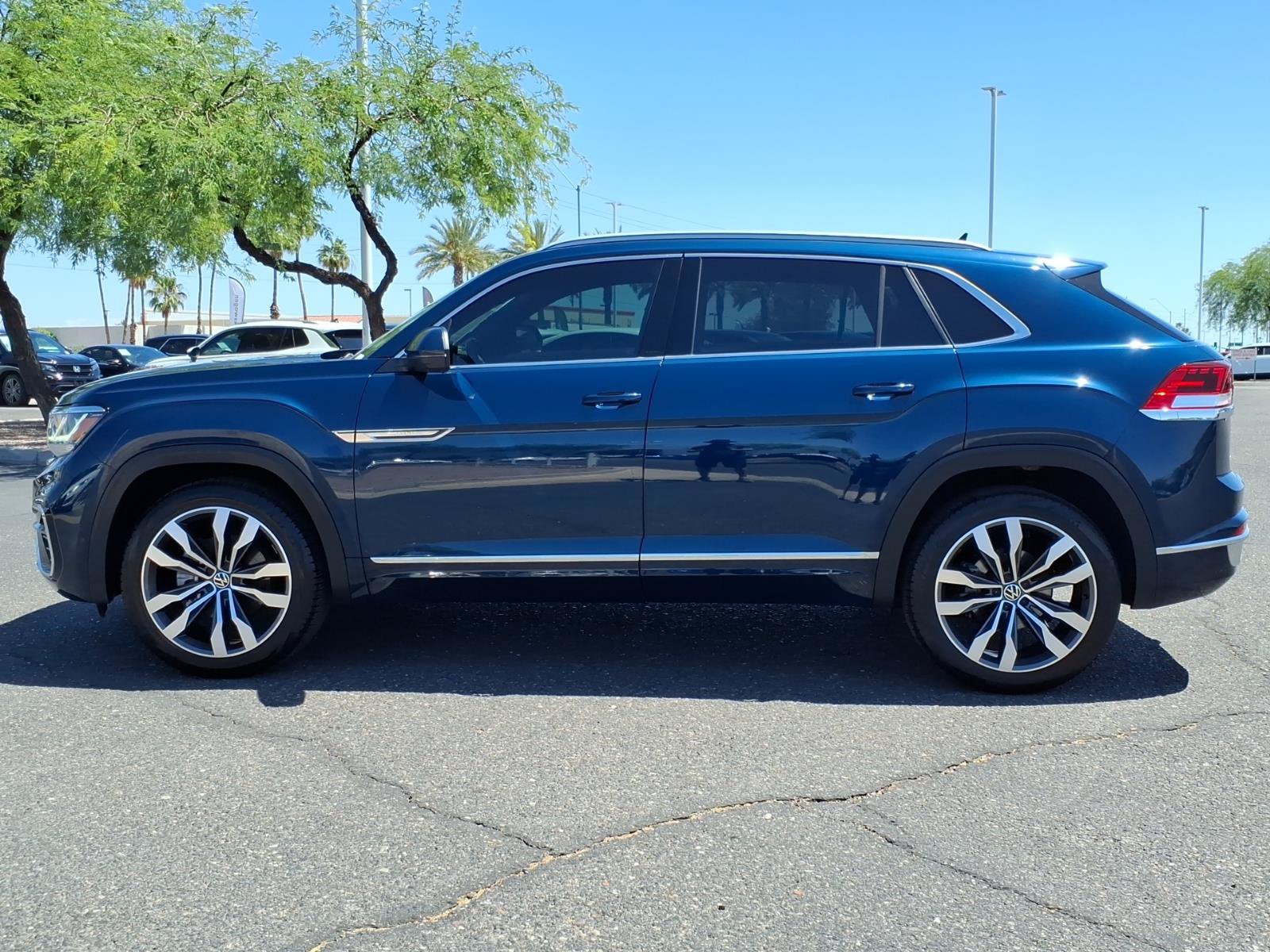 Certified 2022 Volkswagen Atlas Cross Sport SEL Premium R-Line AWD/4WD image 4