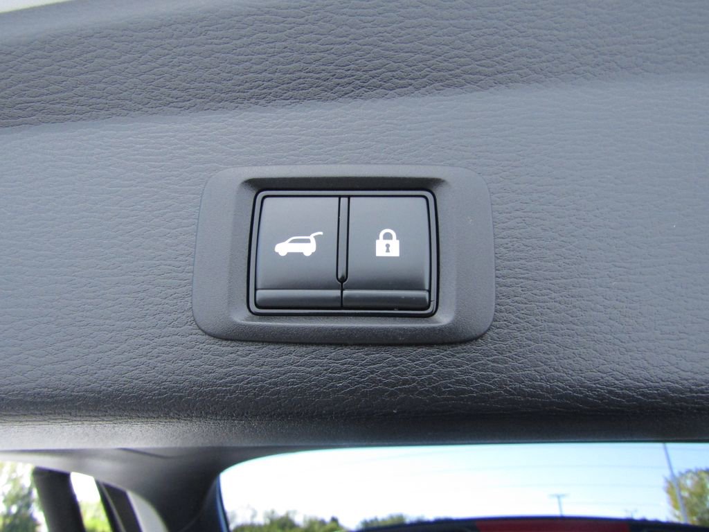 Used 2023 Mitsubishi Outlander SE image 6