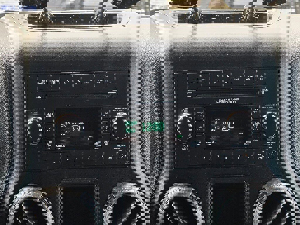 Used 2018 Jeep Wrangler Unlimited Sport w/ Connectivity Group image 11