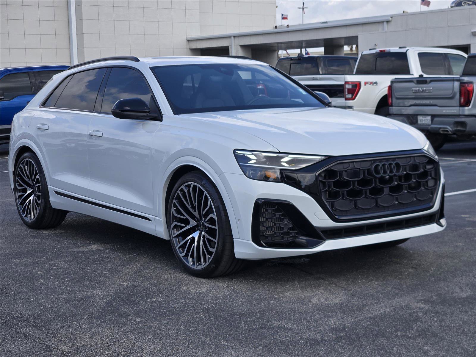 Used 2025 Audi SQ8 Prestige AWD/4WD image 3