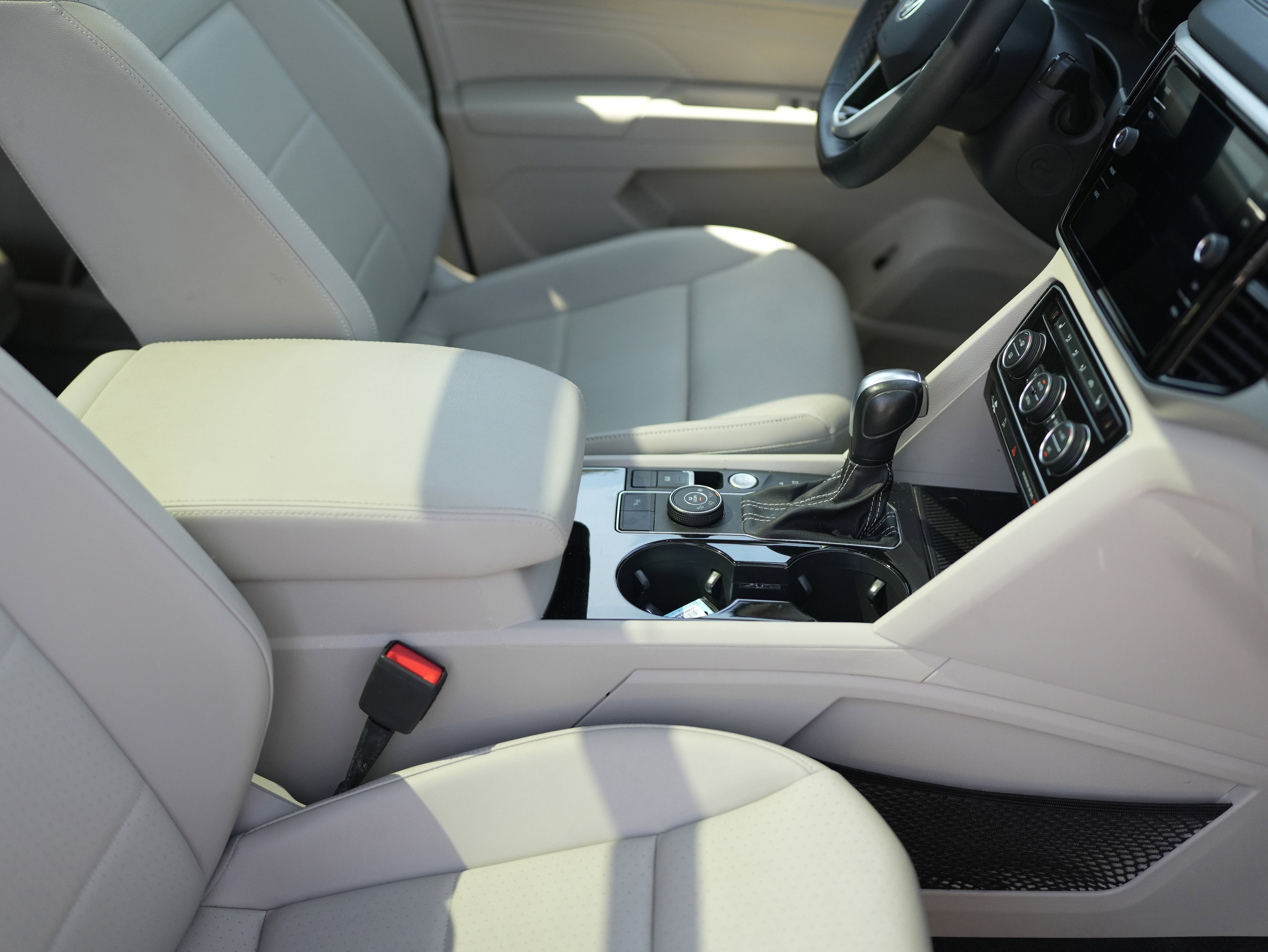 Used 2023 Volkswagen Atlas SEL image 18