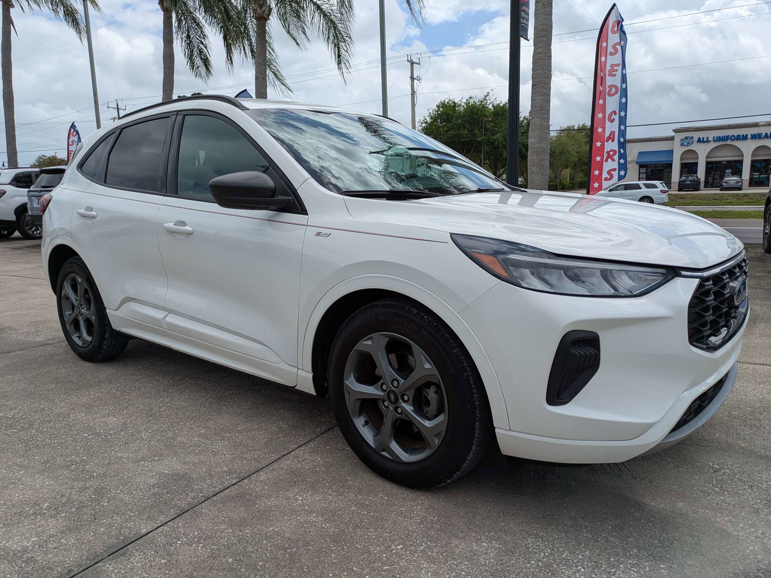 Used 2023 Ford Escape ST-Line w/ Tech Pack #1 FWD image 2