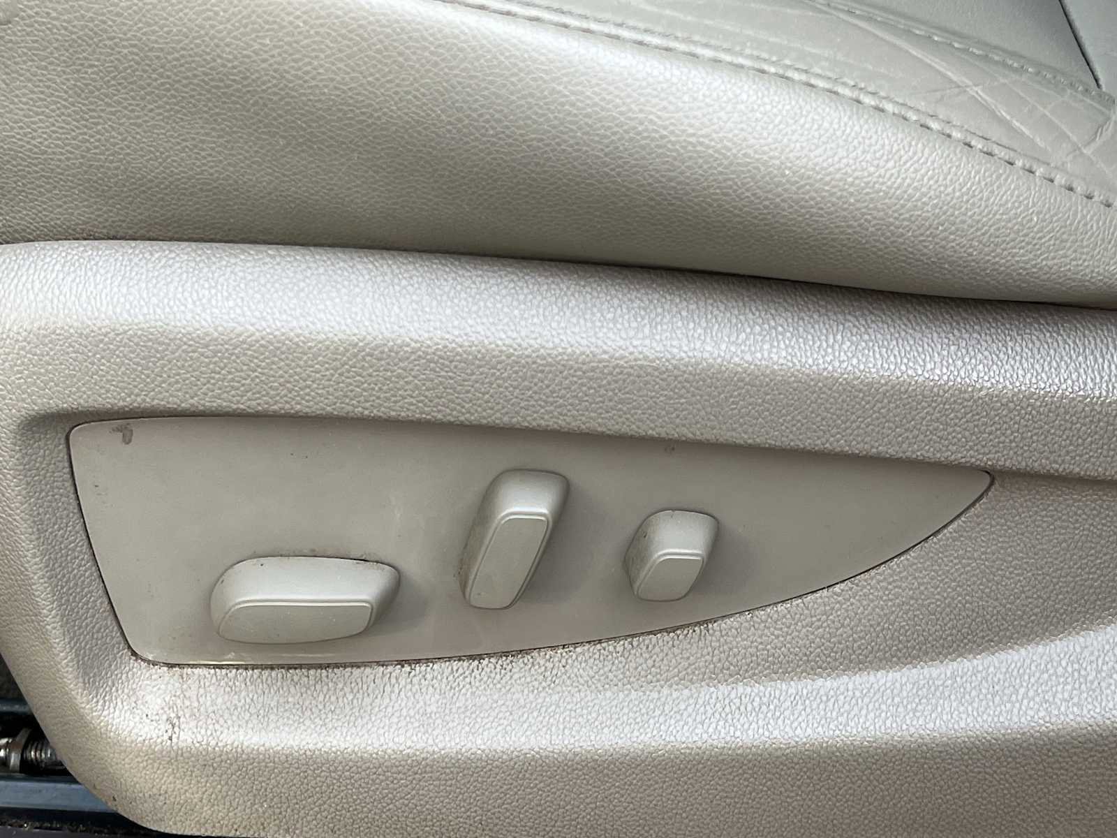 Used 2014 Chevrolet Silverado 1500 LTZ Z71 w/ LTZ Plus Package image 19