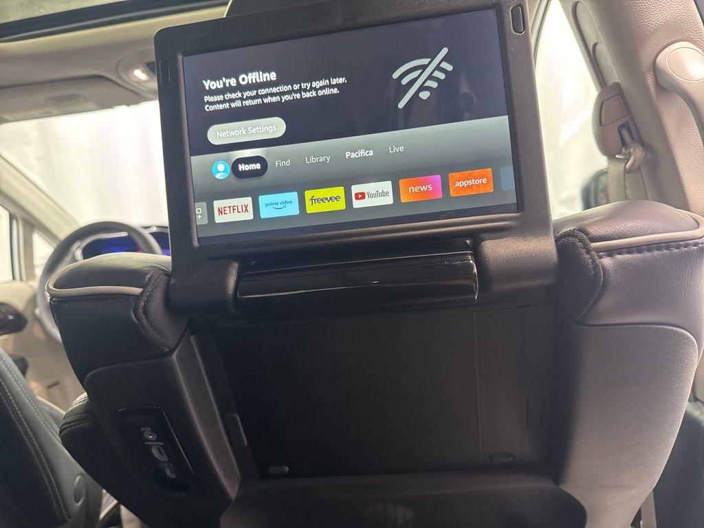 Used 2024 Chrysler Pacifica Limited w/ Uconnect Theater Family Group image 22