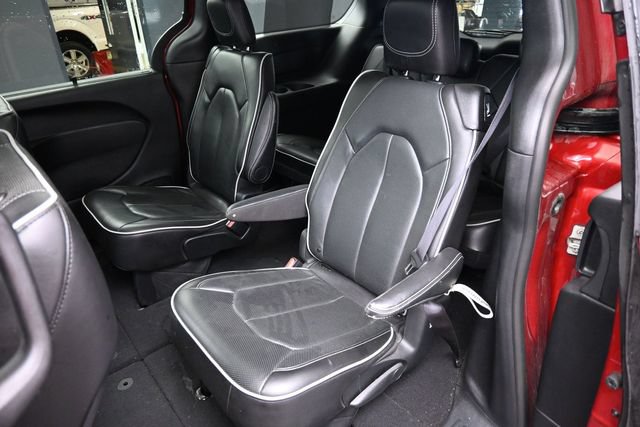 Used 2025 Chrysler Pacifica Limited FWD image 16