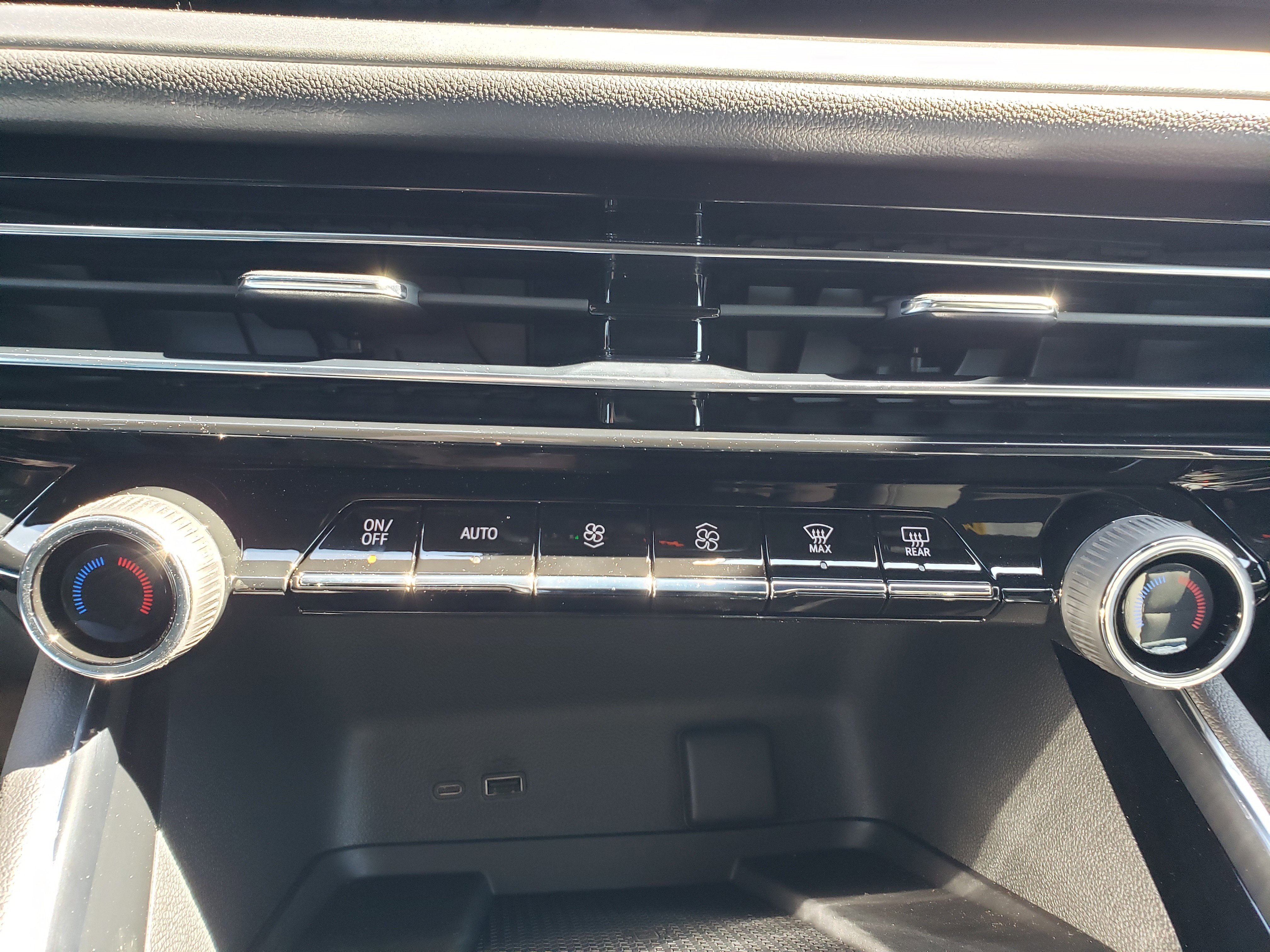 New 2026 Chevrolet Traverse LT w/ LPO, Floor Liner Package image 25