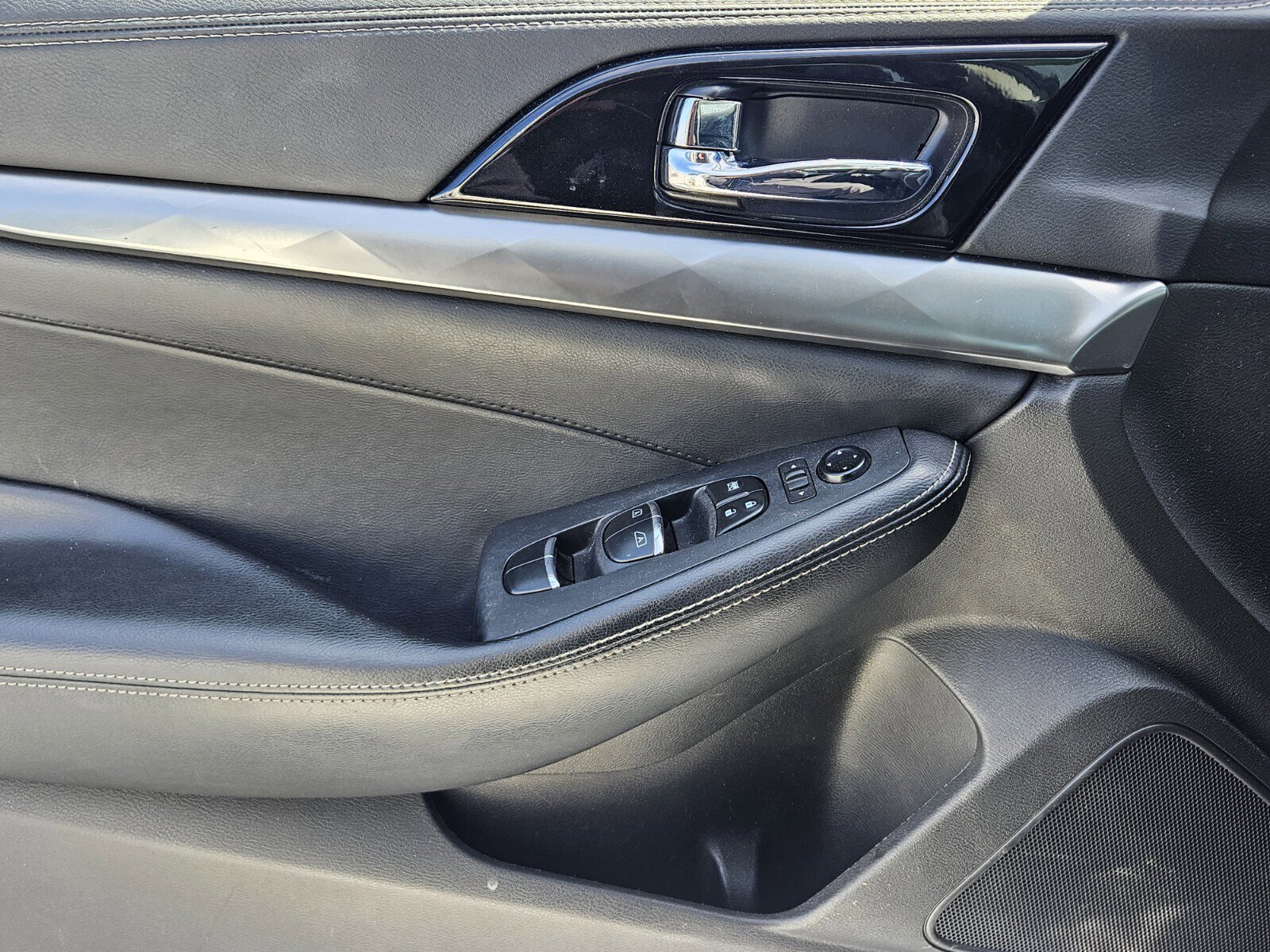 Used 2022 Nissan Maxima SV w/ Floor Mat Group FWD image 30
