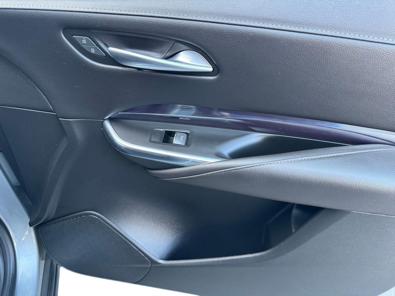 Used 2023 Cadillac XT4 Luxury w/ Driver Awareness Package image 12