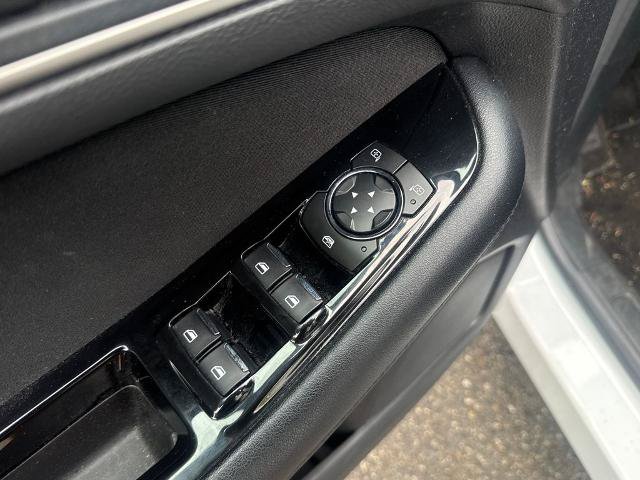 Certified 2018 Ford Edge SEL FWD image 19