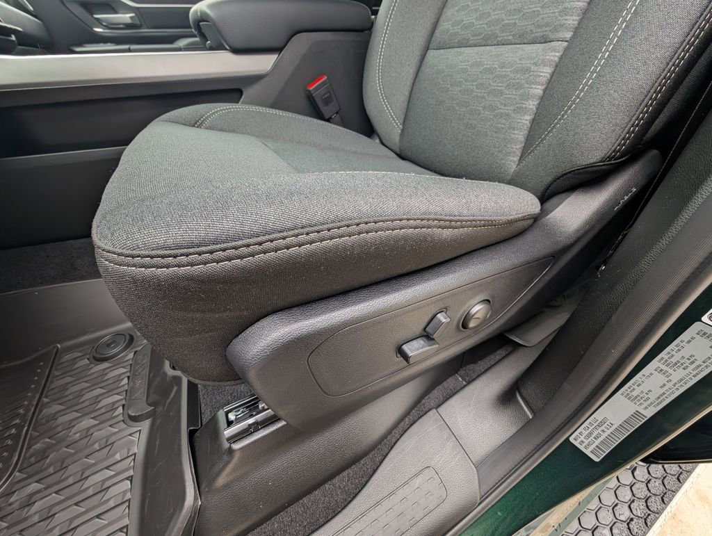 New 2026 RAM 1500 4x4 Crew Cab image 13