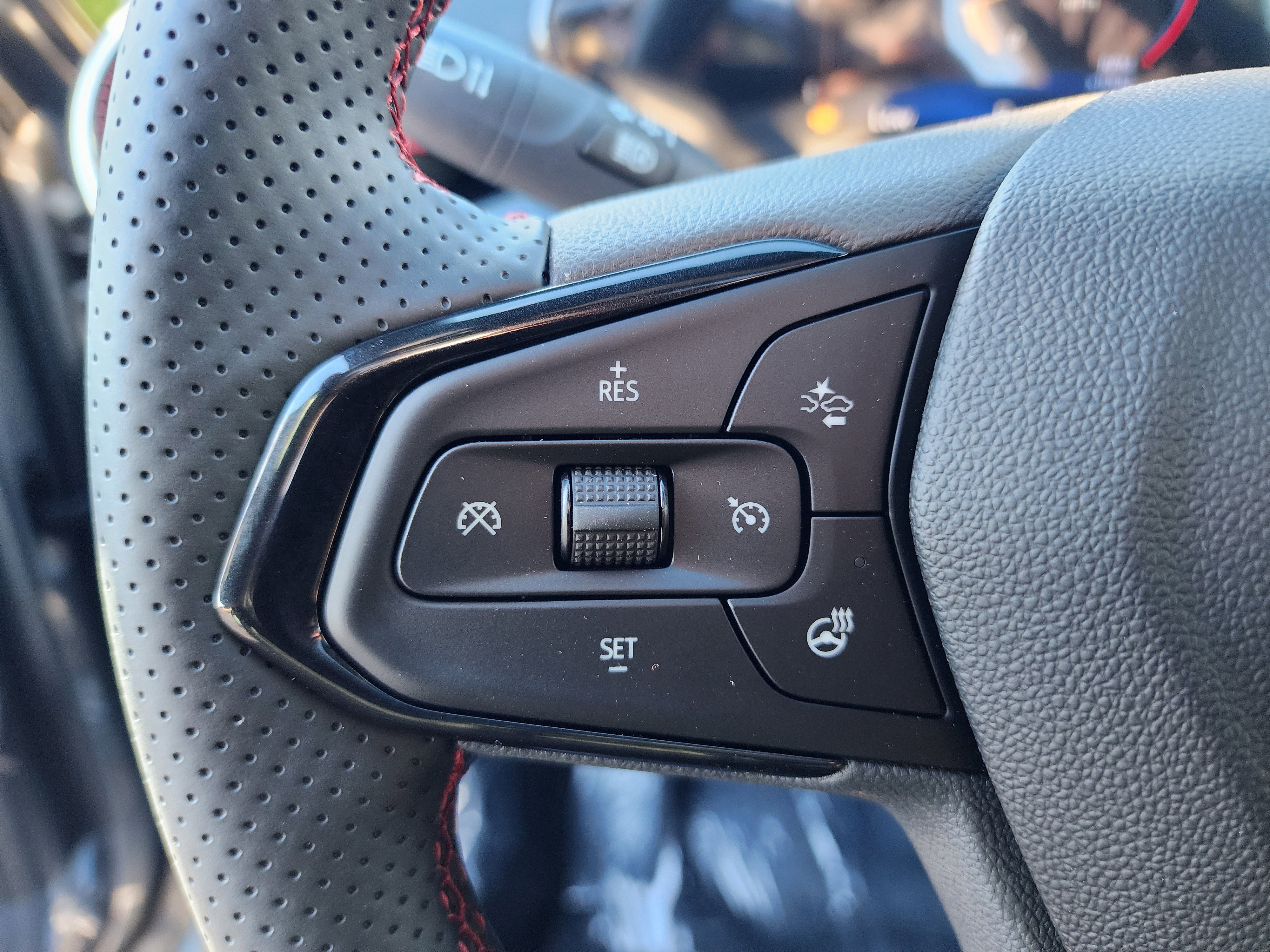 New 2026 Chevrolet Trax RS w/ Sunroof Package image 30