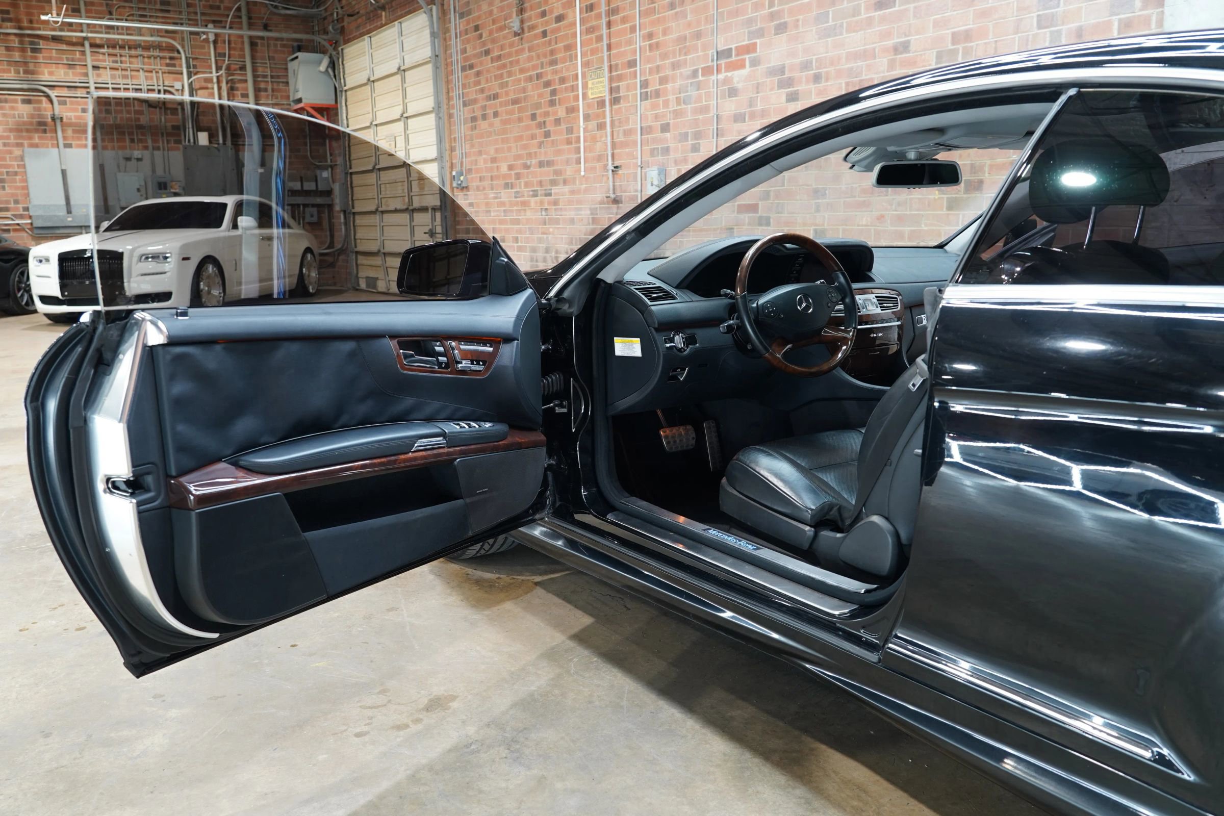 Used 2011 Mercedes-Benz CL 550 4MATIC w/ Sport Pkg Plus One image 33