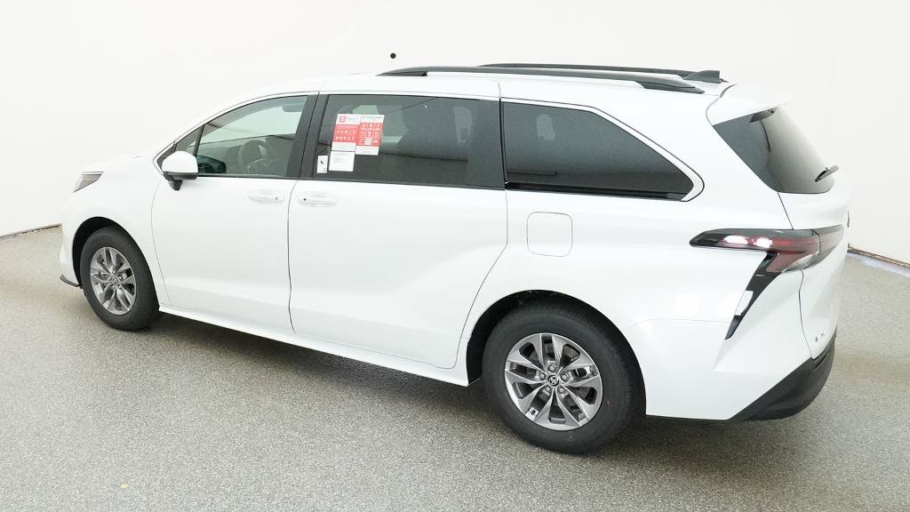 New 2026 Toyota Sienna XLE FWD image 7