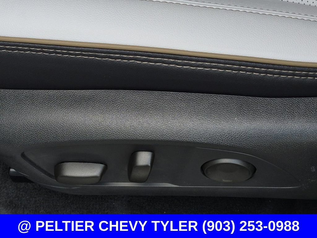 Used 2025 Chevrolet Traverse High Country FWD image 40