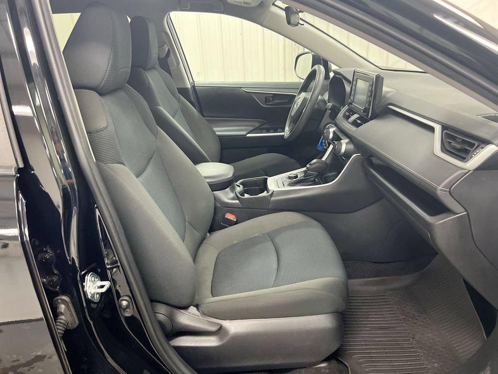 Used 2021 Toyota RAV4 LE AWD/4WD image 21