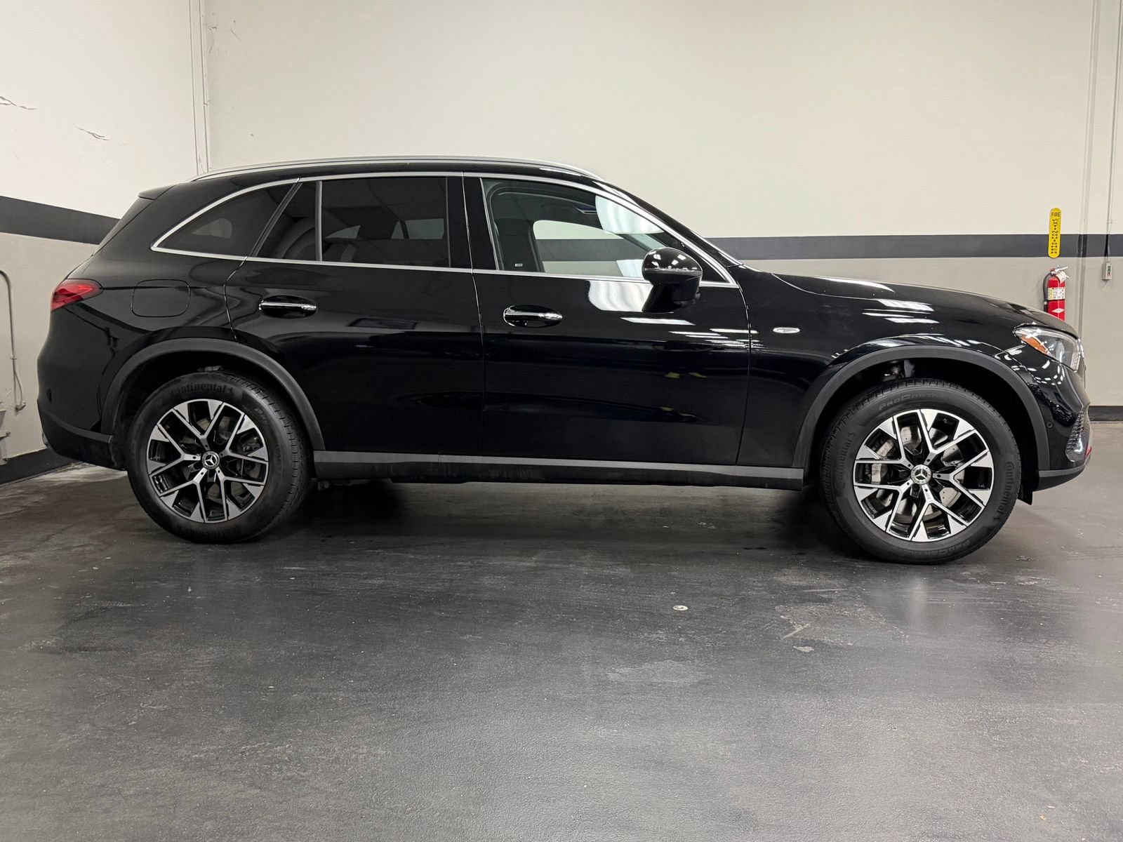 Used 2025 Mercedes-Benz GLC 350e 4MATIC image 5
