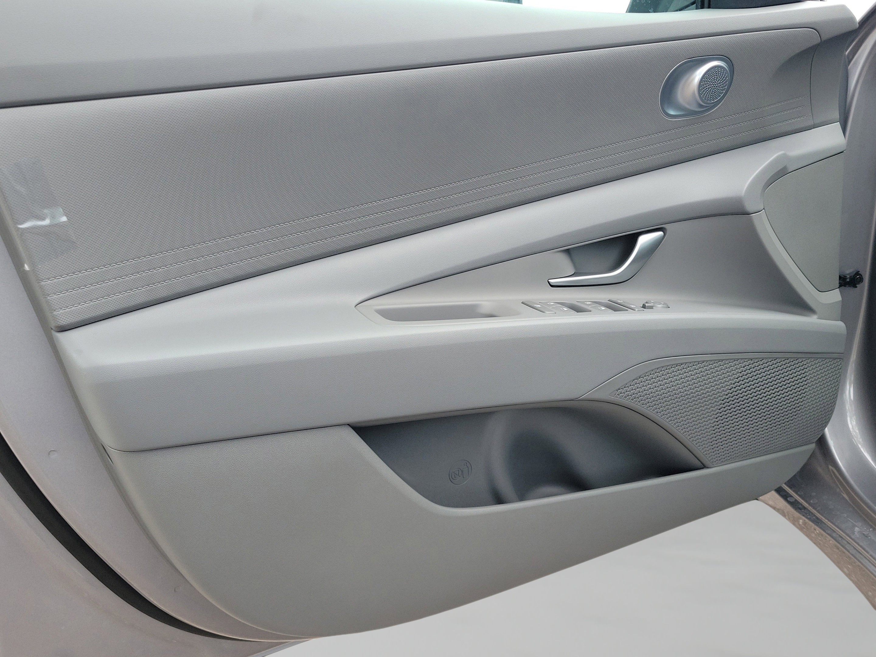 New 2025 Hyundai Elantra Hybrid FWD image 28