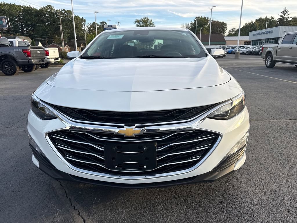 Used 2025 Chevrolet Malibu LT image 3