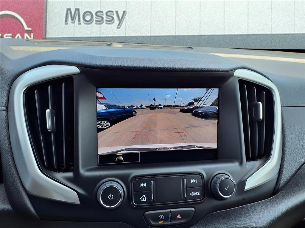Used 2024 GMC Terrain SLT image 11