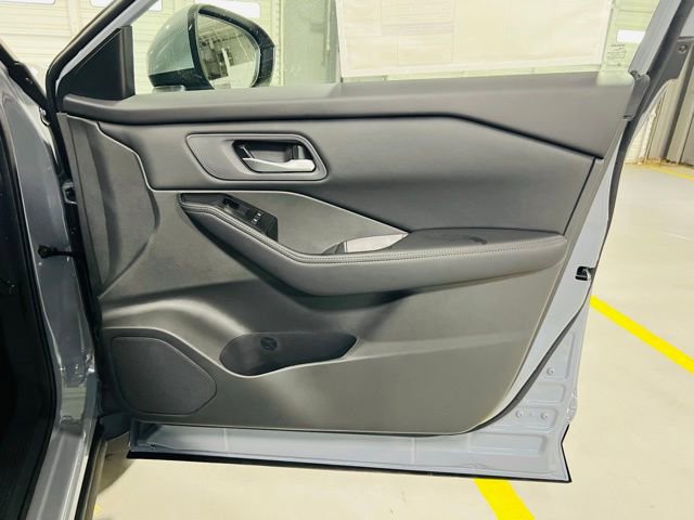 New 2026 Nissan Rogue SV FWD image 31