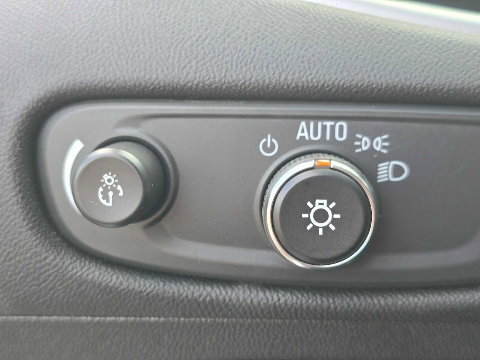 Used 2023 Chevrolet Malibu LT image 25