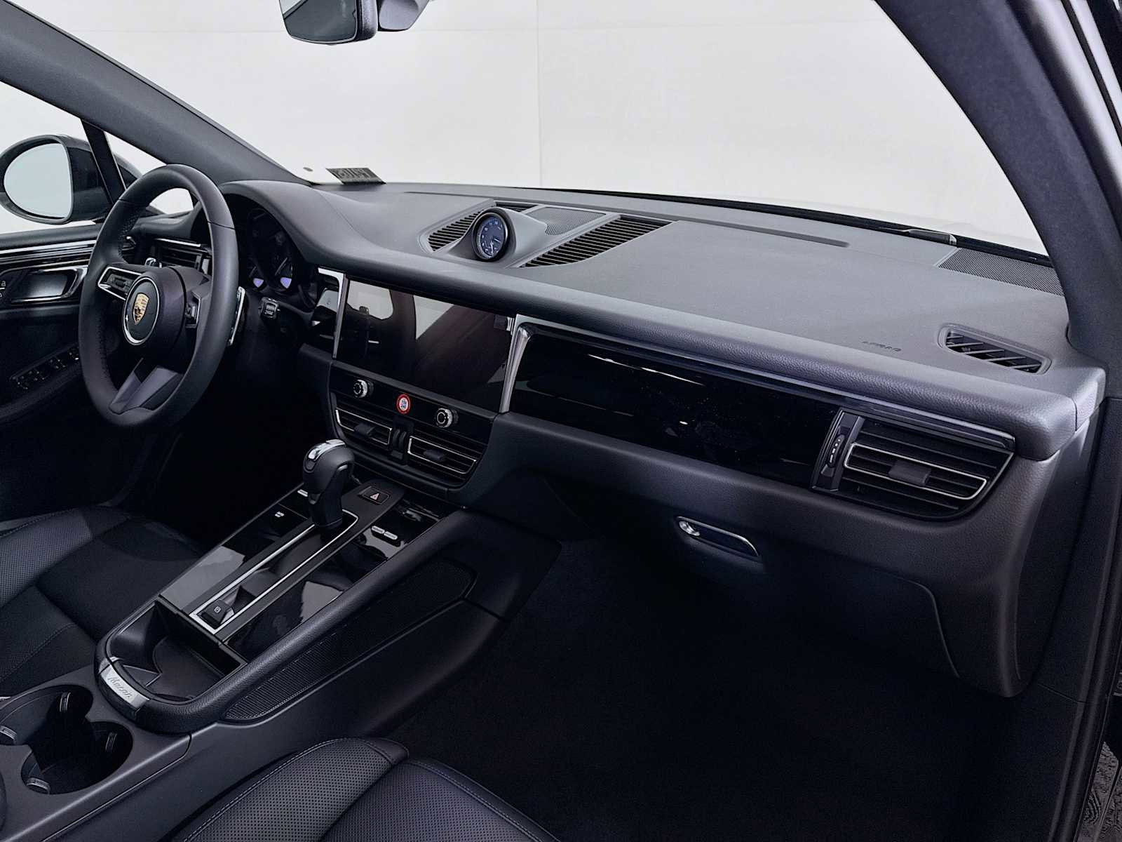 New 2025 Porsche Macan AWD/4WD image 39