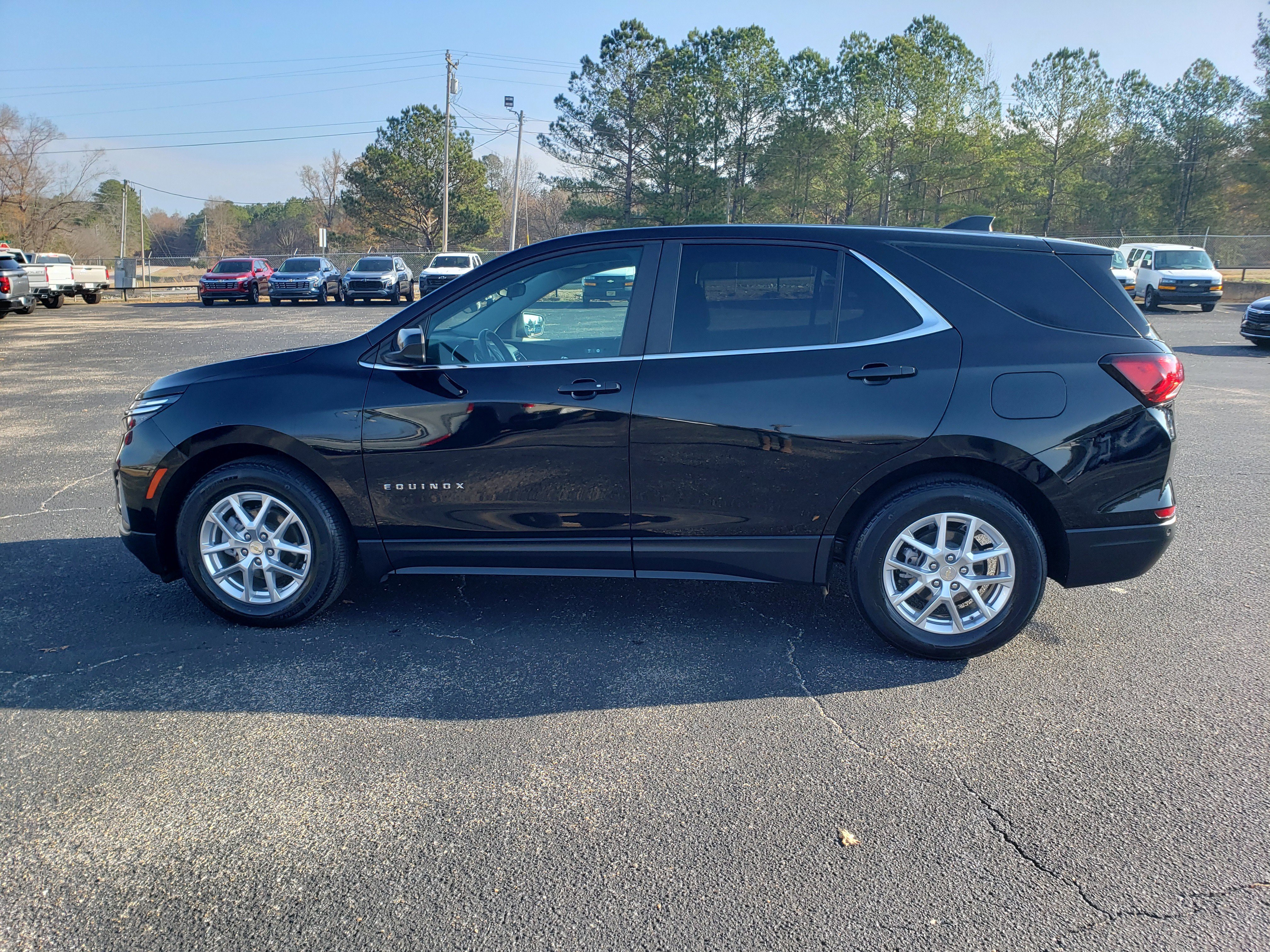 Used 2022 Chevrolet Equinox LT w/ Driver Convenience Package image 6