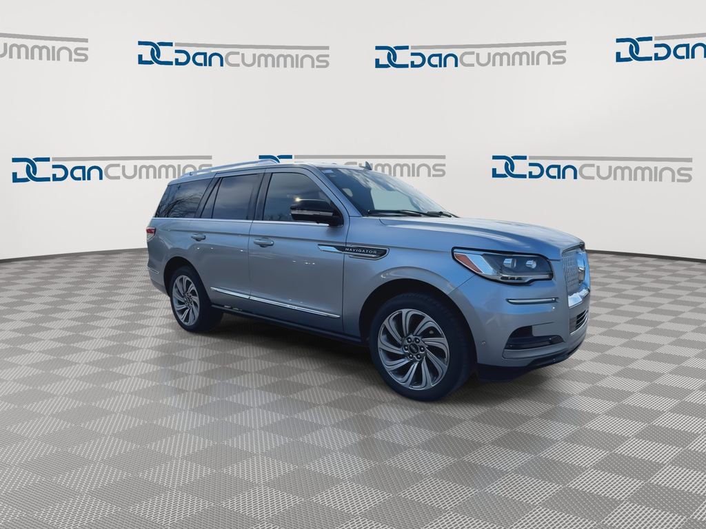 Used 2023 Lincoln Navigator Reserve AWD/4WD image 2