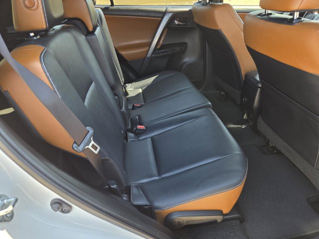 Used 2018 Toyota RAV4 SE w/ Power Extra Value Package FWD image 30
