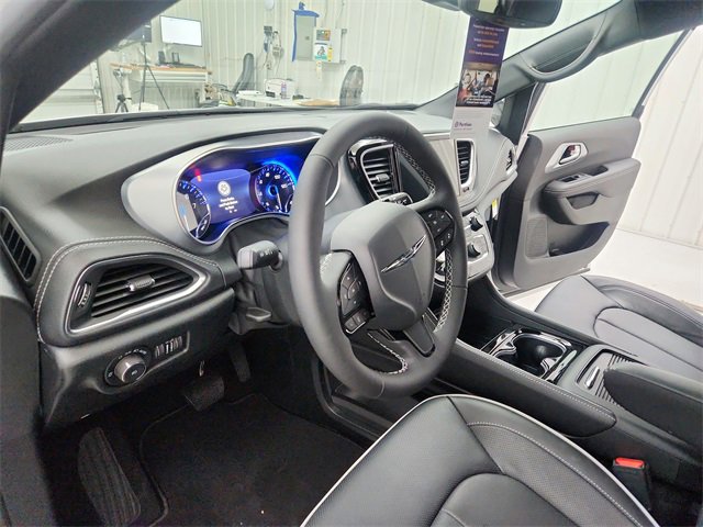 New 2026 Chrysler Pacifica Limited w/ S Appearance Package image 18