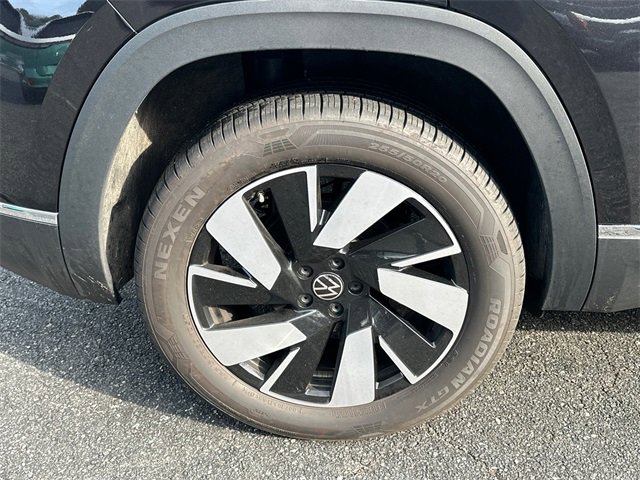 Certified 2025 Volkswagen Atlas Cross Sport SEL image 17