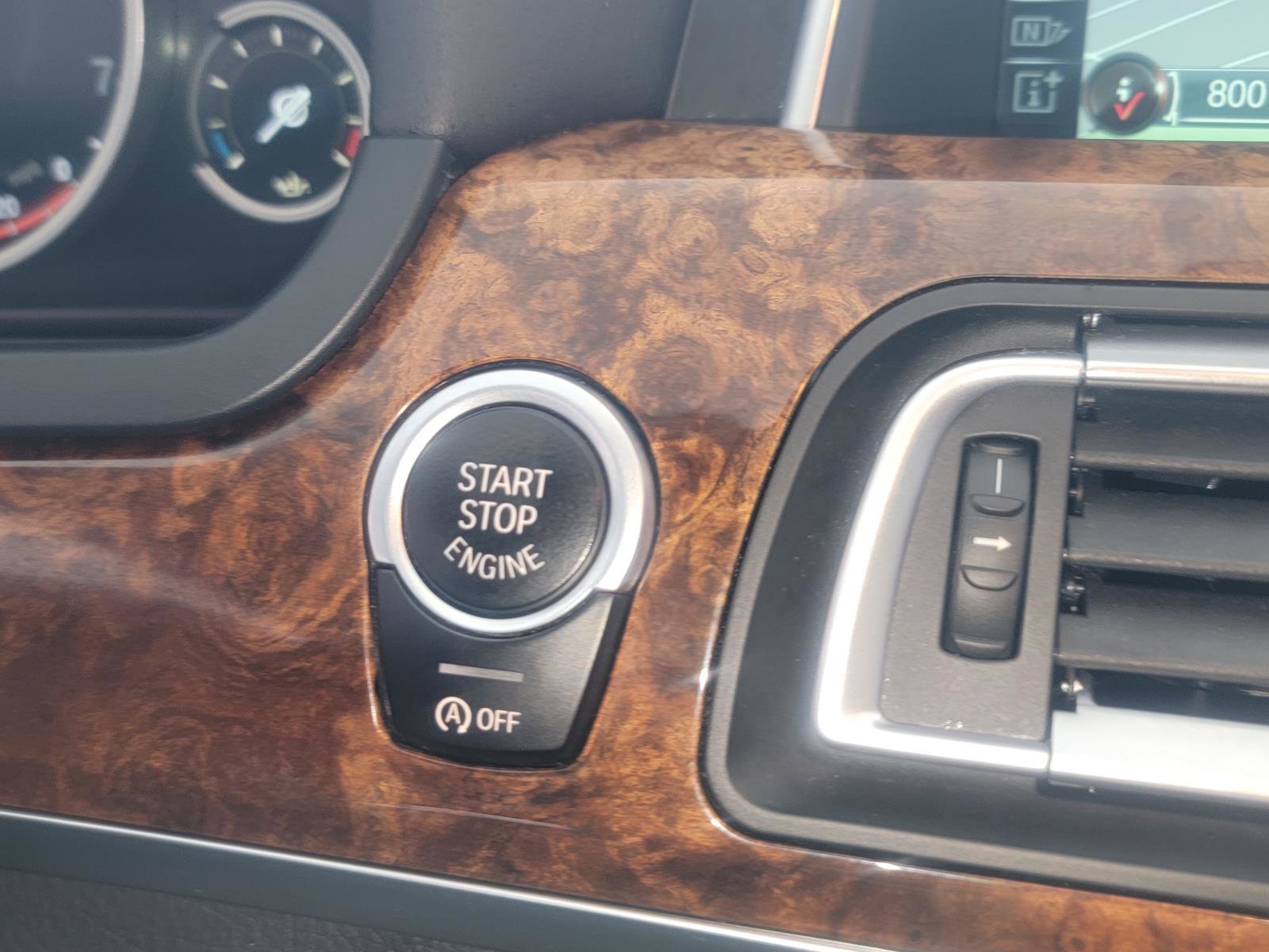 Used 2014 BMW 750Li xDrive AWD/4WD image 19