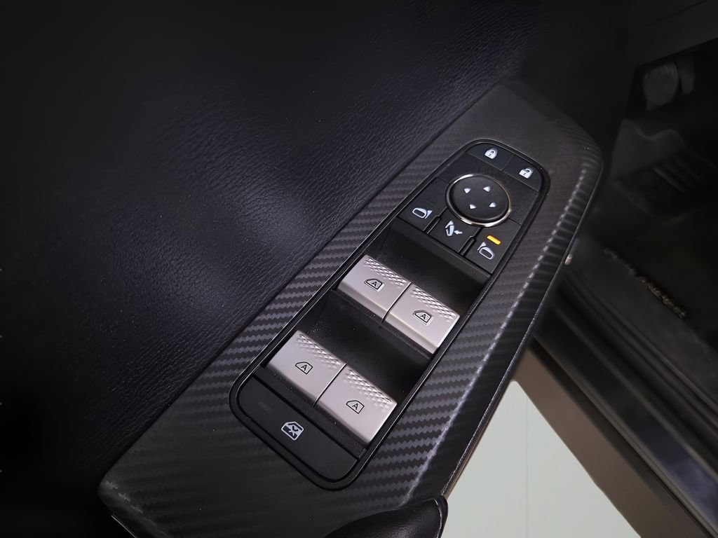 Used 2025 Mitsubishi Outlander SE image 11