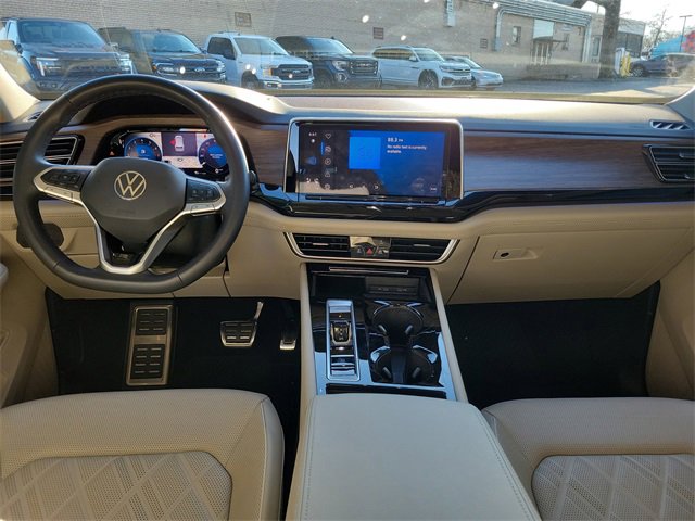 Used 2024 Volkswagen Atlas SEL Premium R-Line image 8