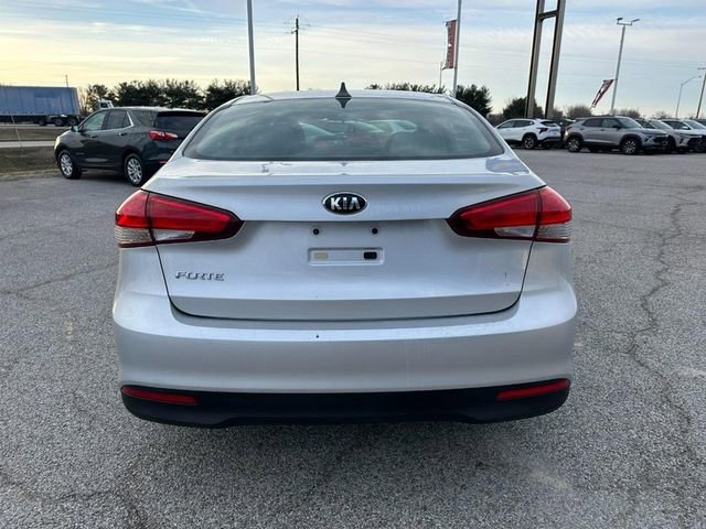 Used 2017 Kia Forte LX image 4