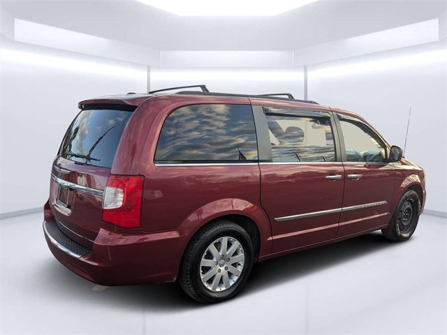 Used 2016 Chrysler Town & Country Touring w/ Driver Convenience Group image 3