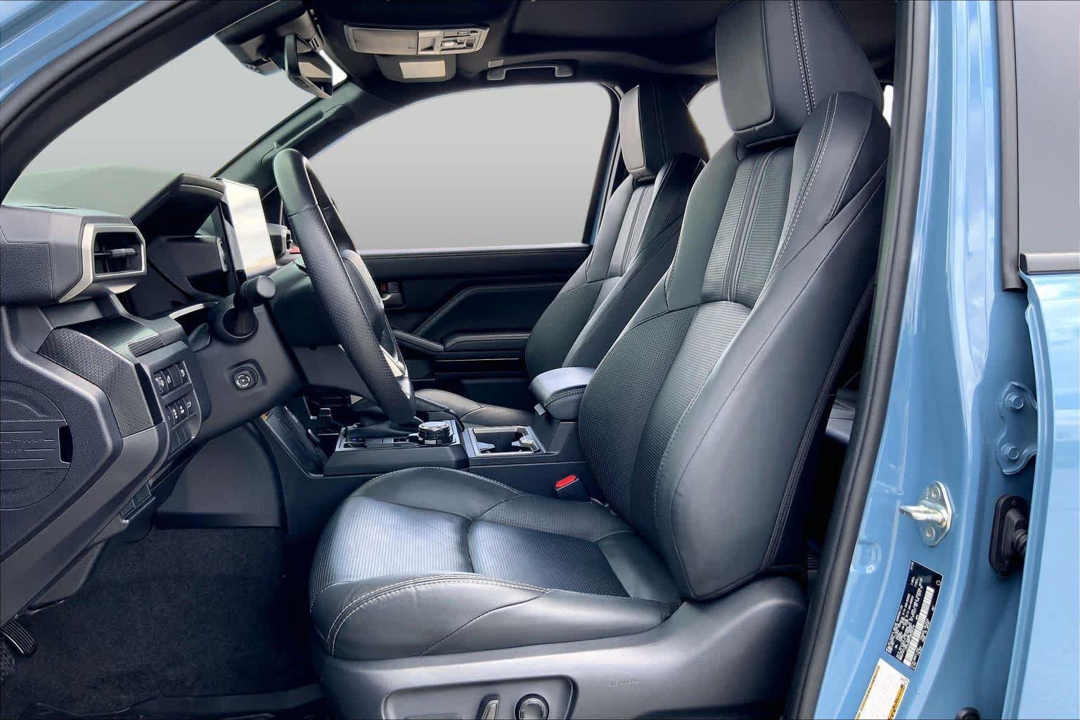 Used 2025 Toyota 4Runner Limited AWD/4WD image 8