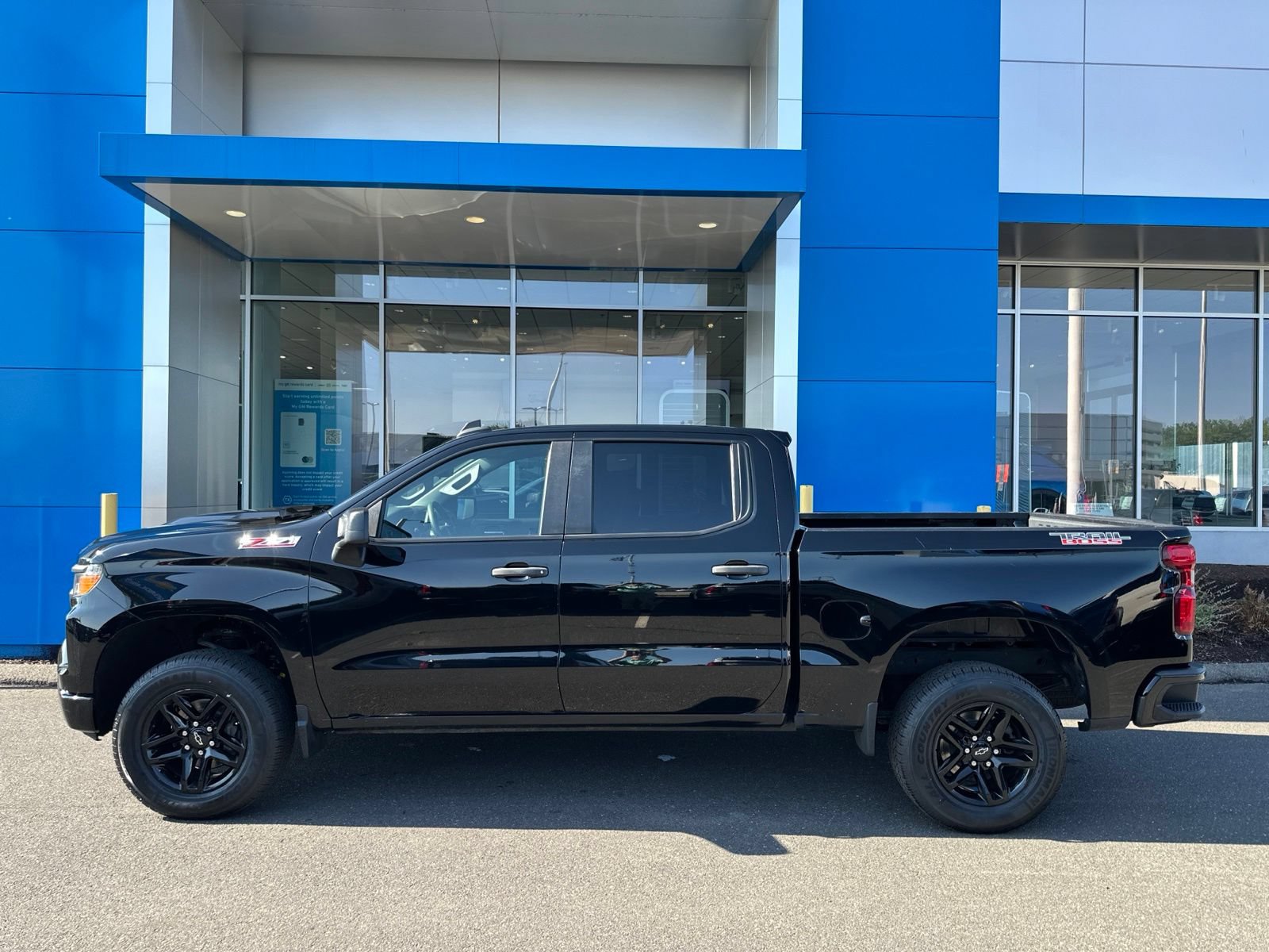 Used 2022 Chevrolet Silverado 1500 Custom Trail Boss AWD/4WD image 8