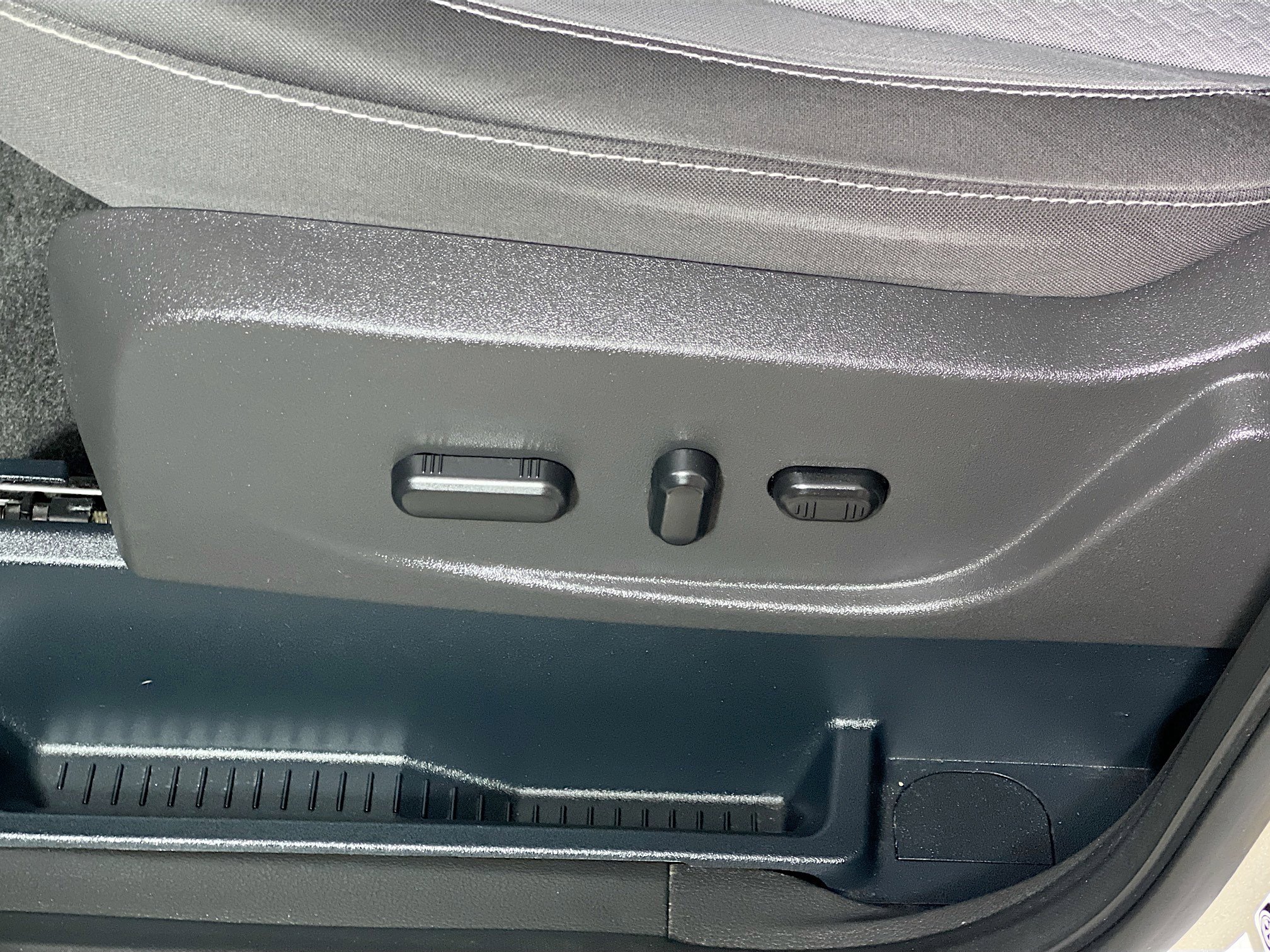 Used 2017 Ford Escape SE FWD image 16