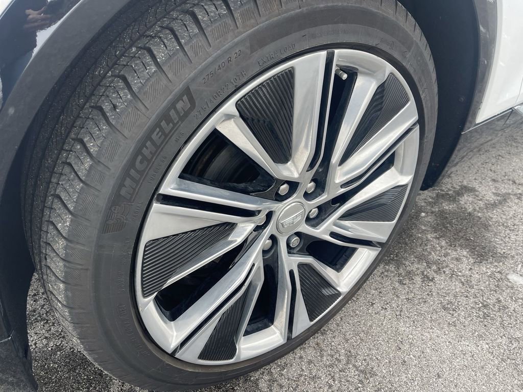 Certified 2024 Cadillac Lyriq Luxury w/ LPO, Floor Liner Package image 2