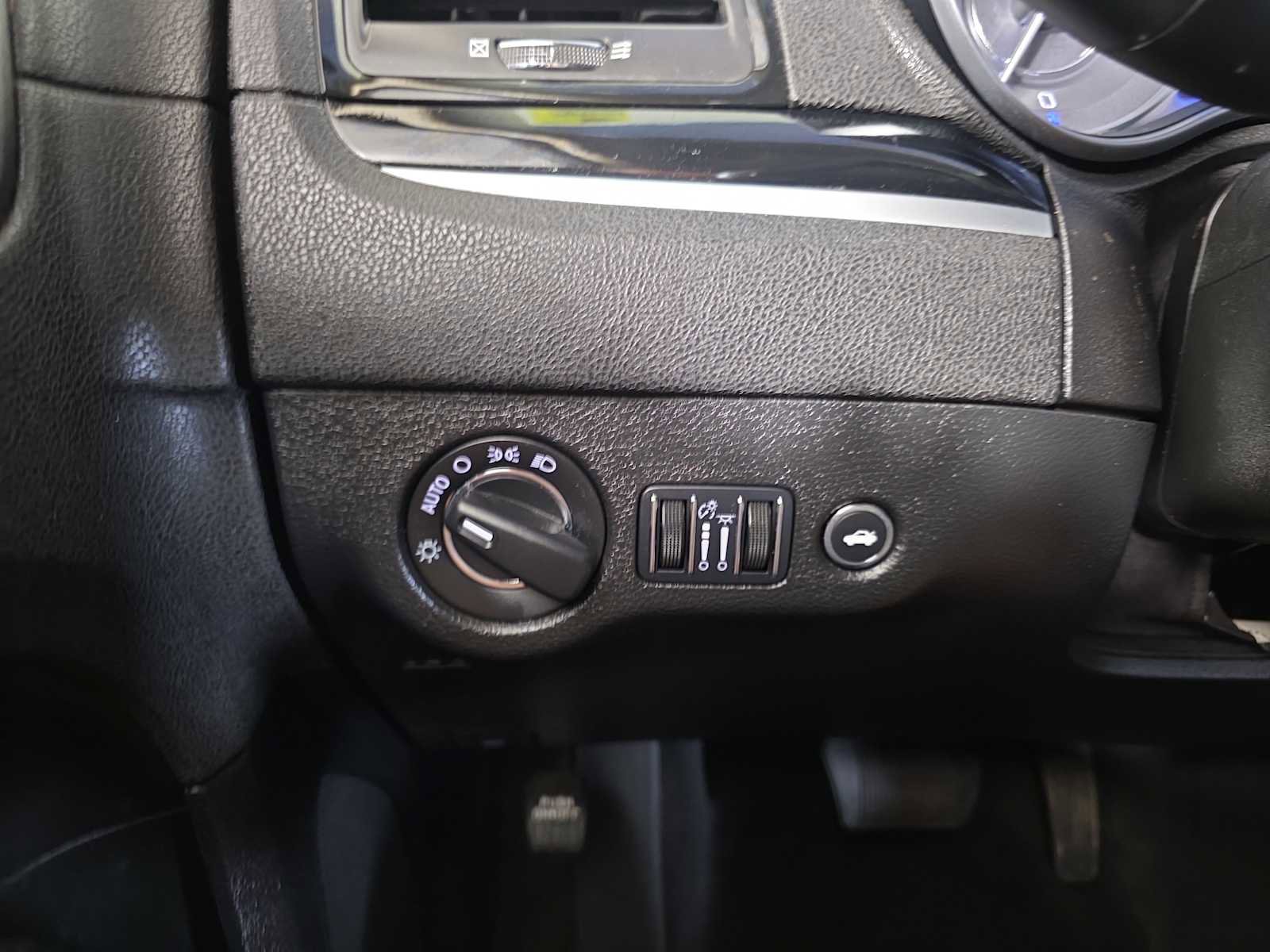 Used 2023 Chrysler 300 Touring image 18