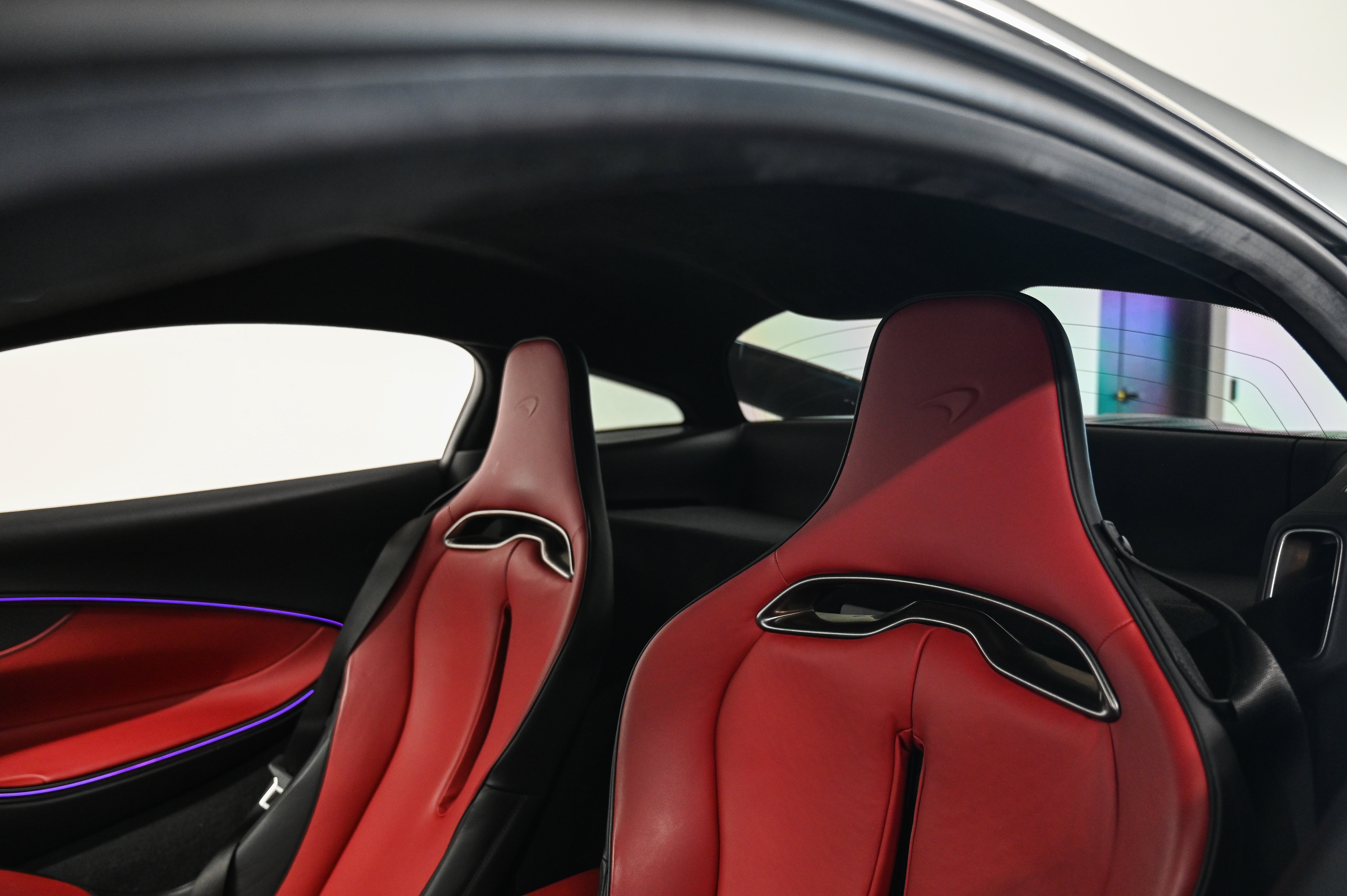 Used 2023 McLaren Artura RWD image 24