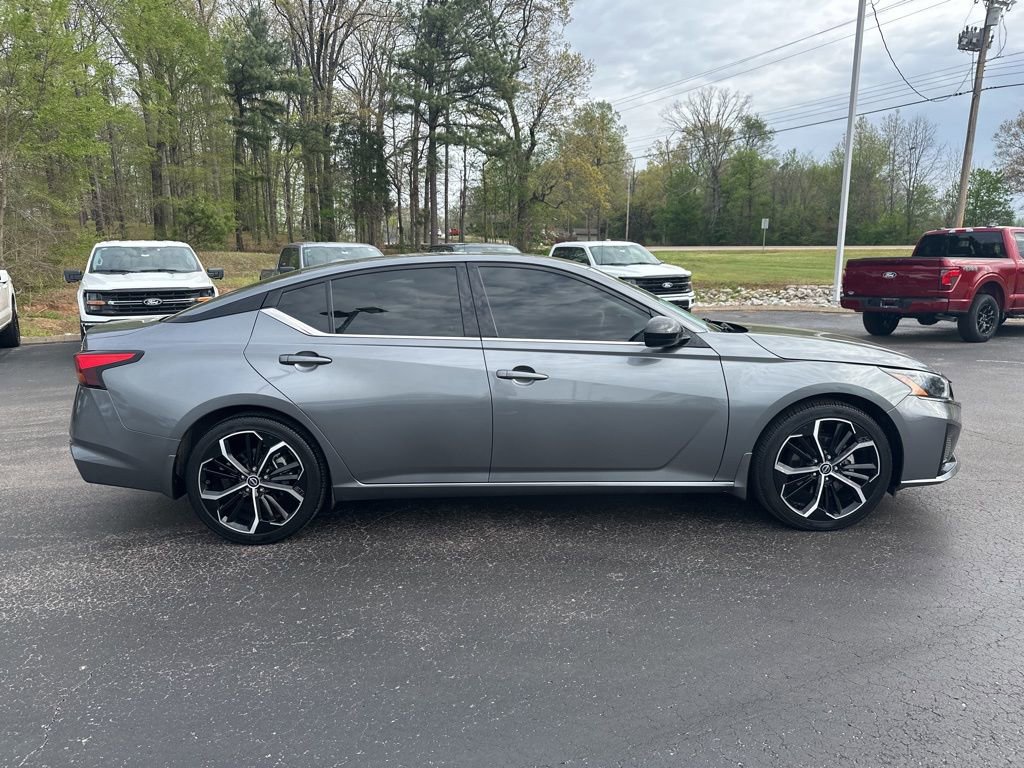 Used 2023 Nissan Altima 2.5 SR w/ SR Premium Package image 2