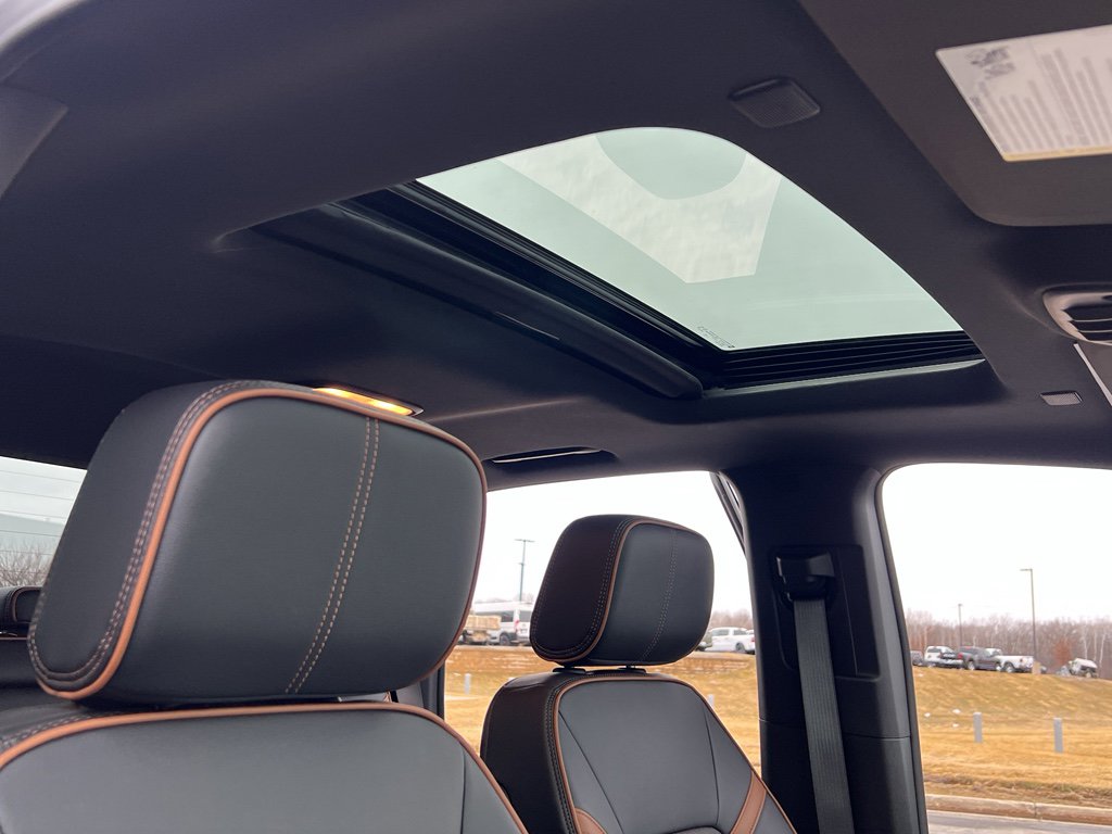 Used 2025 GMC Canyon AT4 w/ Nightfall Edition image 31