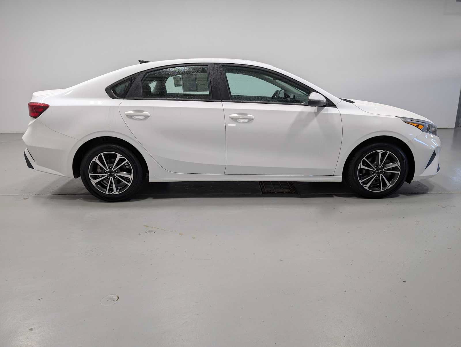 Used 2024 Kia Forte LXS w/ LXS Technology Package FWD image 7