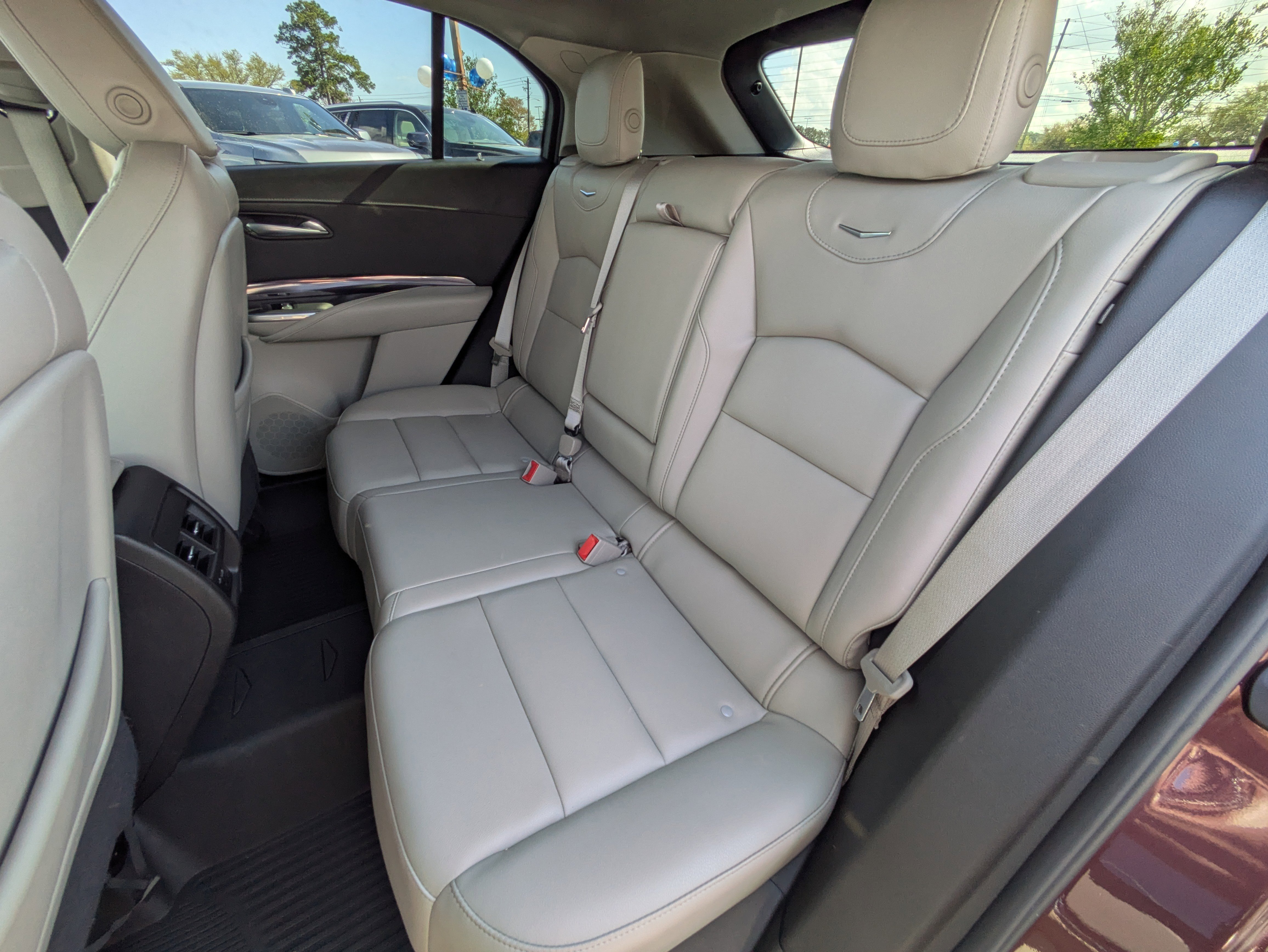 Used 2023 Cadillac XT4 Luxury w/ Cold Weather Package image 9