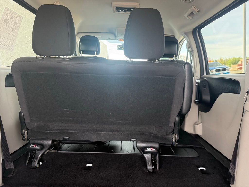 Used 2018 Dodge Grand Caravan SE w/ UConnect Hands-Free Group image 34