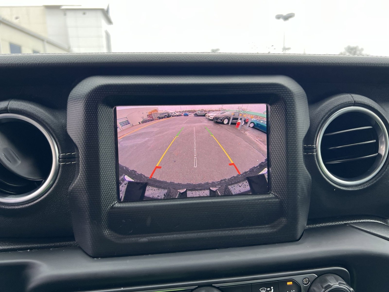 Used 2019 Jeep Wrangler Unlimited Sahara w/ Cold Weather Group image 19