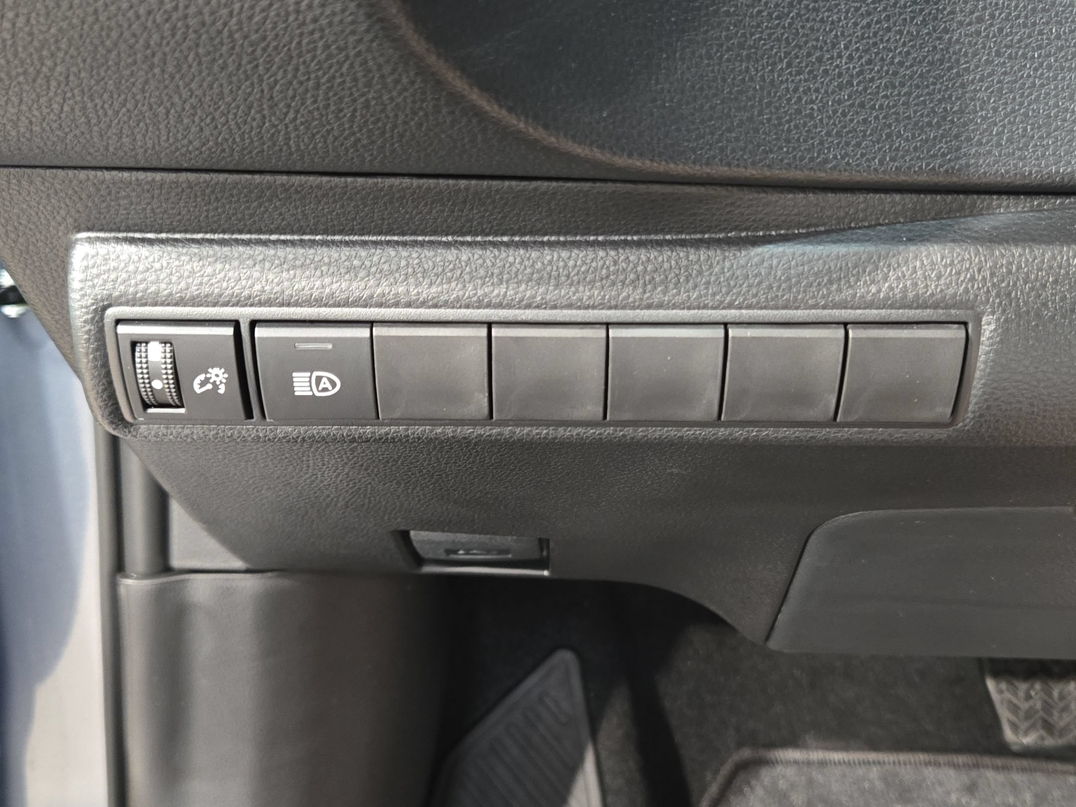 New 2027 Toyota Corolla LE FWD image 17